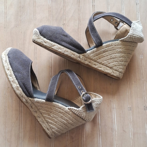Bettye Muller Wedged Espadrille Canvas Cross Straps Boho Heel Sandals - Picture 2 of 10